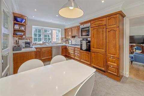 4 Belmor, Elstree, Borehamwood, WD6 3JX