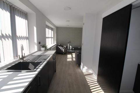 2 bedroom flat to rent, Park Square, Pudsey