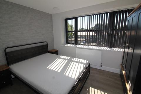 2 bedroom flat to rent, Park Square, Pudsey