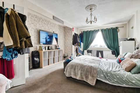 4 bedroom semi-detached house for sale, Crossfell, Wilnecote, Tamworth
