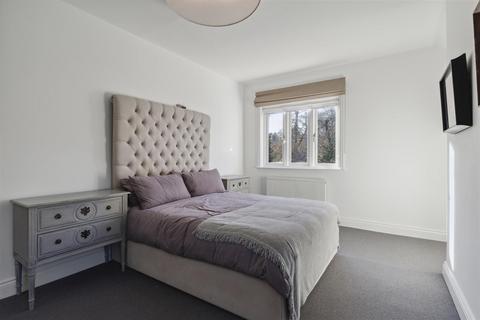 11 Blacknest Gate Road, Ascot, SL5 0PT