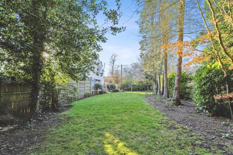 11 Blacknest Gate Road, Ascot, SL5 0PT