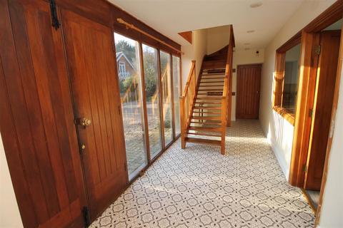 3 bedroom barn conversion to rent, Frostenden Corner, Frostenden.
