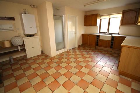 3 bedroom barn conversion to rent, Frostenden Corner, Frostenden.