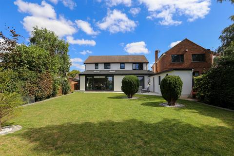 5 bedroom detached house for sale, Briar Walk, Oadby, LE2