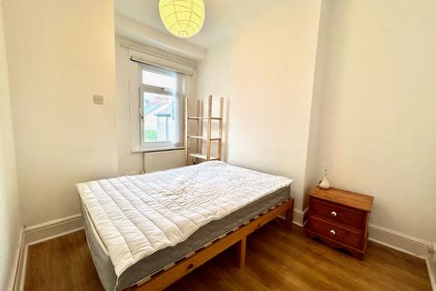 3 bedroom terraced house to rent, Australia Road, Cardiff, CF14