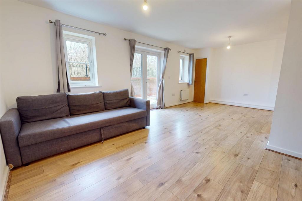 15 Ryeland-Way-03172025 152500.jpg