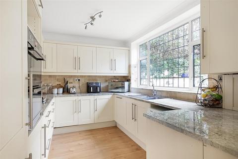 30 Kingsdown Avenue, South Croydon, CR2 6QF