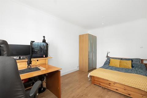 30 Kingsdown Avenue, South Croydon, CR2 6QF