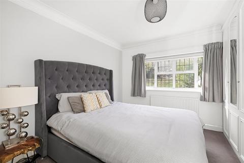 30 Kingsdown Avenue, South Croydon, CR2 6QF