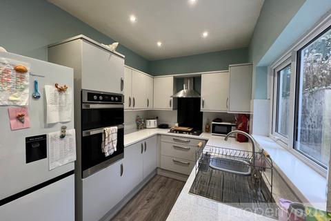 3 Oakfield Terrace, Tonypandy, CF40 2TE