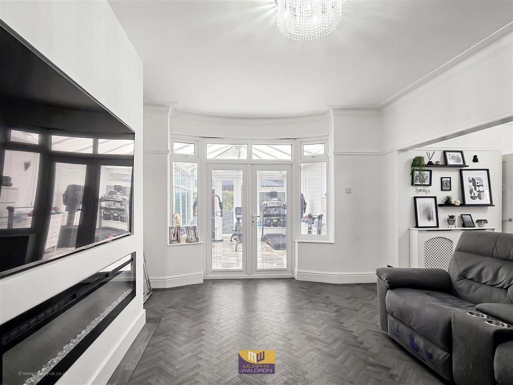Rear Lounge/Dining