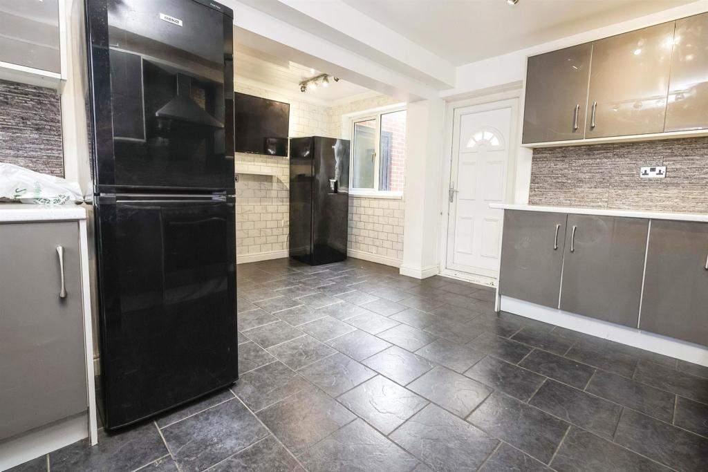 Kitchen2.jpeg