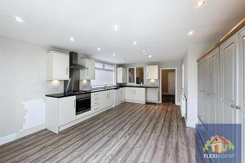 21 Compton Road, Southport, PR8 4EE