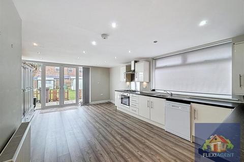 21 Compton Road, Southport, PR8 4EE