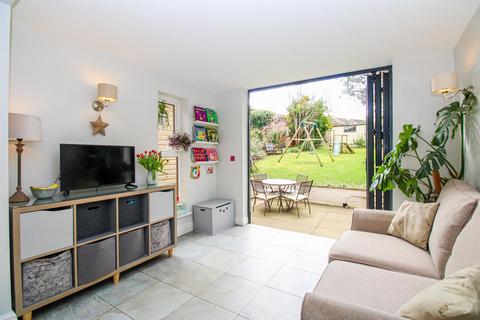 44 Manygates Lane, Sandal, Wakefield, WF2 7DG