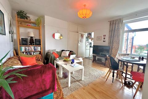 3 bedroom flat for sale, Chillingham Road, Heaton, Newcastle upon Tyne, NE6