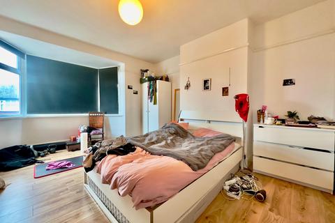 3 bedroom flat for sale, Chillingham Road, Heaton, Newcastle upon Tyne, NE6