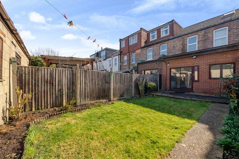 12 Mayfield Avenue, London, W13 9UR