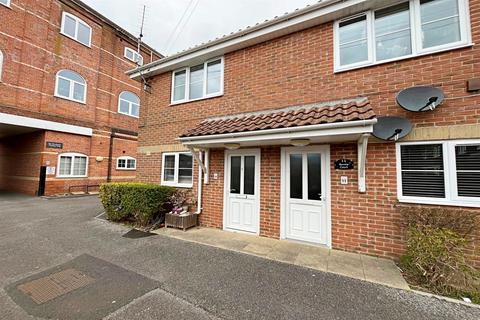 2 bedroom maisonette to rent, Boscombe