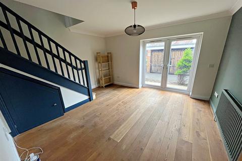 2 bedroom maisonette to rent, Boscombe