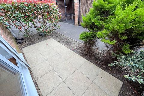 2 bedroom maisonette to rent, Boscombe