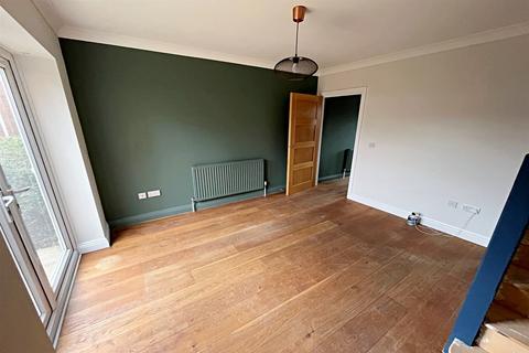 2 bedroom maisonette to rent, Boscombe