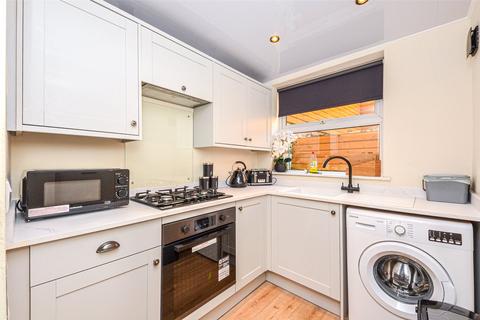 4 bedroom terraced house for sale, Llwynon Gardens, Llandudno, Conwy, LL30