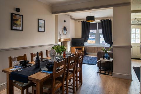 4 bedroom terraced house for sale, Llwynon Gardens, Llandudno, Conwy, LL30