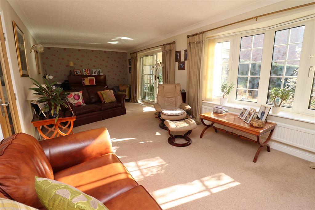 Denmark Rise, North Cave, 4 bed detached house - £299,950