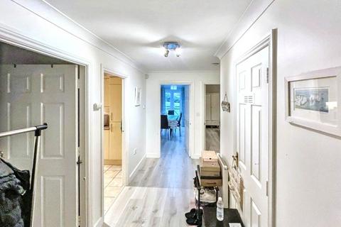 2 bedroom apartment to rent, Knvyeton Road, Bournemouth BH1