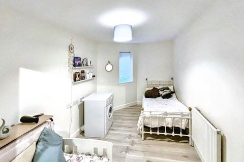 2 bedroom apartment to rent, Knvyeton Road, Bournemouth BH1