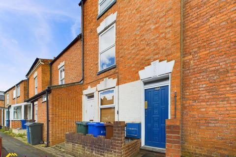 2 bedroom maisonette to rent, North Street , Banbury OX16