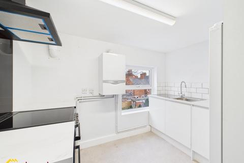 2 bedroom maisonette to rent, North Street , Banbury OX16