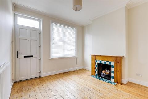 2 bedroom terraced house to rent, Windermere Road, Forest Fields NG7