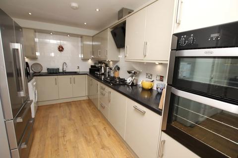 25 Blenheim Chase, Scissett, Huddersfield, HD8 9UA