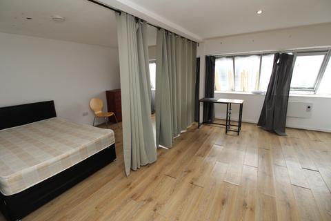 Studio to rent, Croydon Road, Penge, SE20
