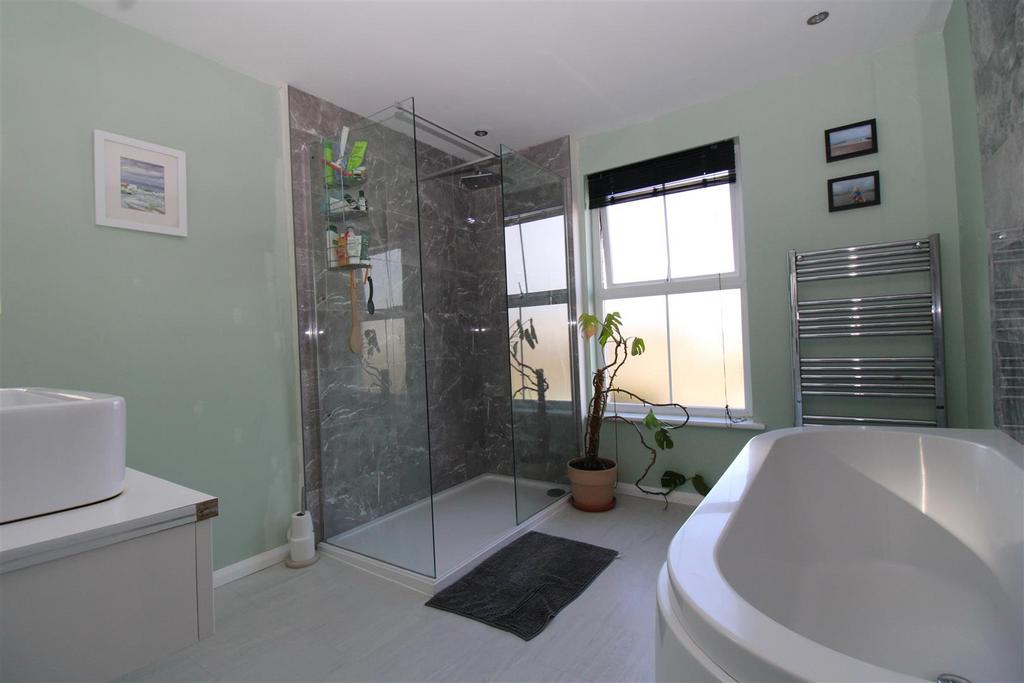 Bathroom.JPG