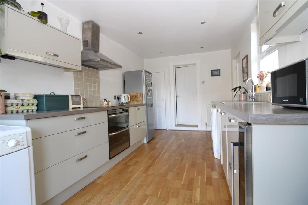 Kitchen 2.JPG