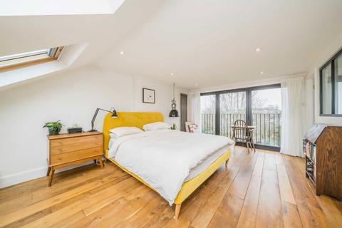 14 Chumleigh Walk, Surbiton, KT5 8BW