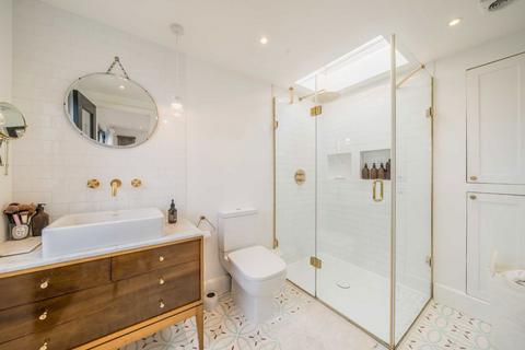 14 Chumleigh Walk, Surbiton, KT5 8BW
