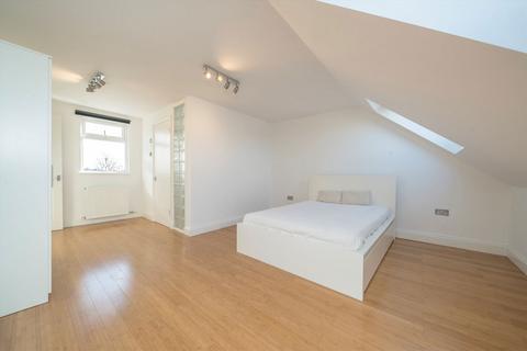 3 bedroom flat for sale, Jeddo Road, London W12