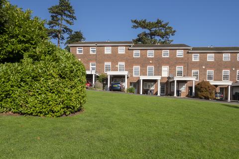 36 Pine Grove, London, SW19 7HE