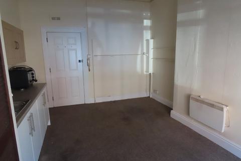 Studio to rent, Summerland Street, Barnstaple, EX32