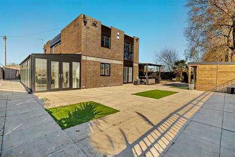 35 Brierholme Close, Hatfield, Doncaster, DN7 6EH