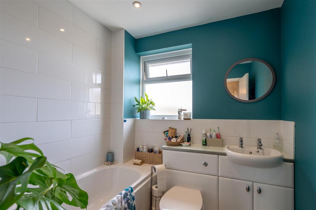 Bathroom.jpg