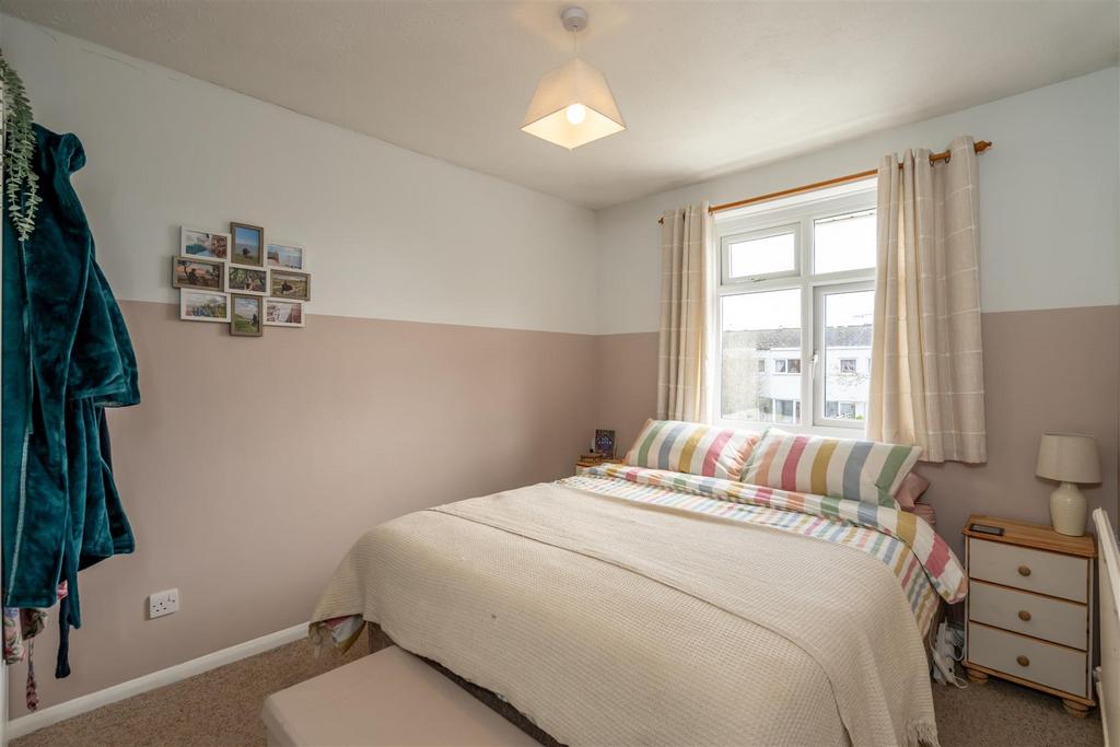 Bedroom 1.jpg