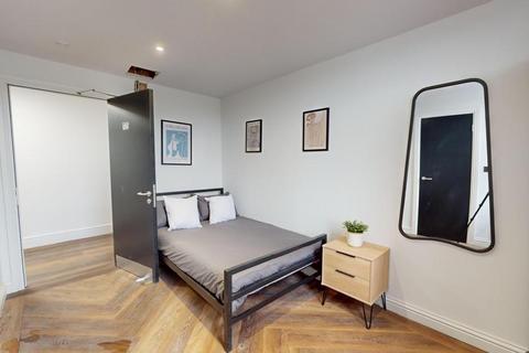 5 bedroom flat to rent, Thurloe House, Manchester M14