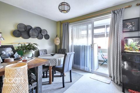 3 Ash Close, Ashford, TN23 3JU