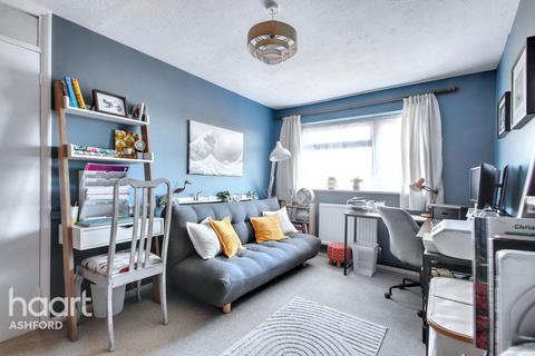 3 Ash Close, Ashford, TN23 3JU